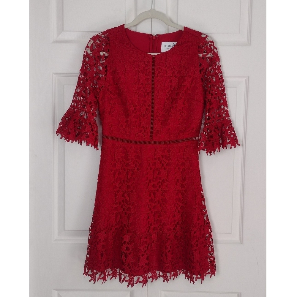 BB Dakota RSVP In the Moment Lace Bell Sleeve Mini Dress Scarlett Red Size 4 NWT